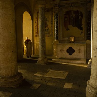 Piero Manciocchi | il commiato di don Ottaviano anziano. Verso la luce